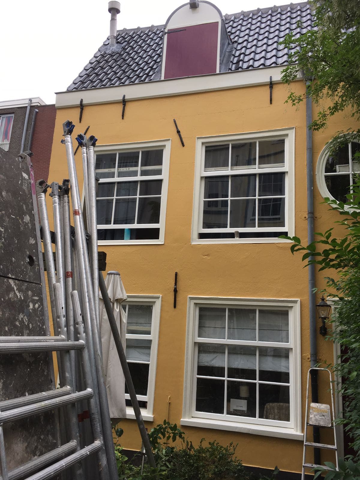 Buitenschilderwerk — vakkundige behandeling van kozijnen en gevels